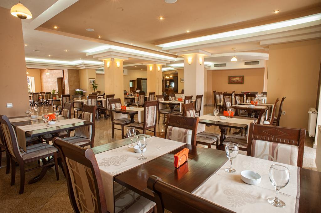Pension La Fontana Бая-Маре Экстерьер фото