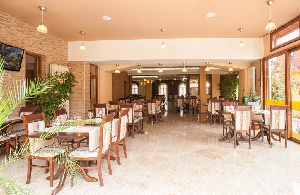 Pension La Fontana Бая-Маре Экстерьер фото