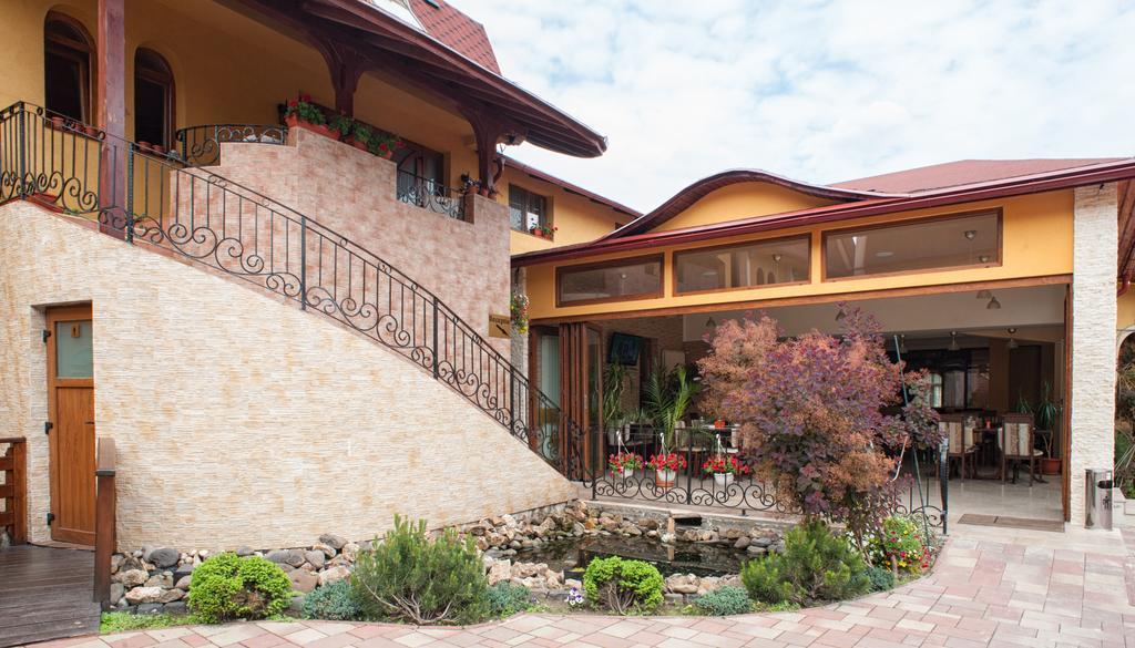 Pension La Fontana Бая-Маре Экстерьер фото