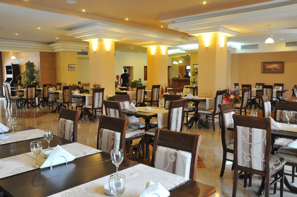 Pension La Fontana Бая-Маре Экстерьер фото