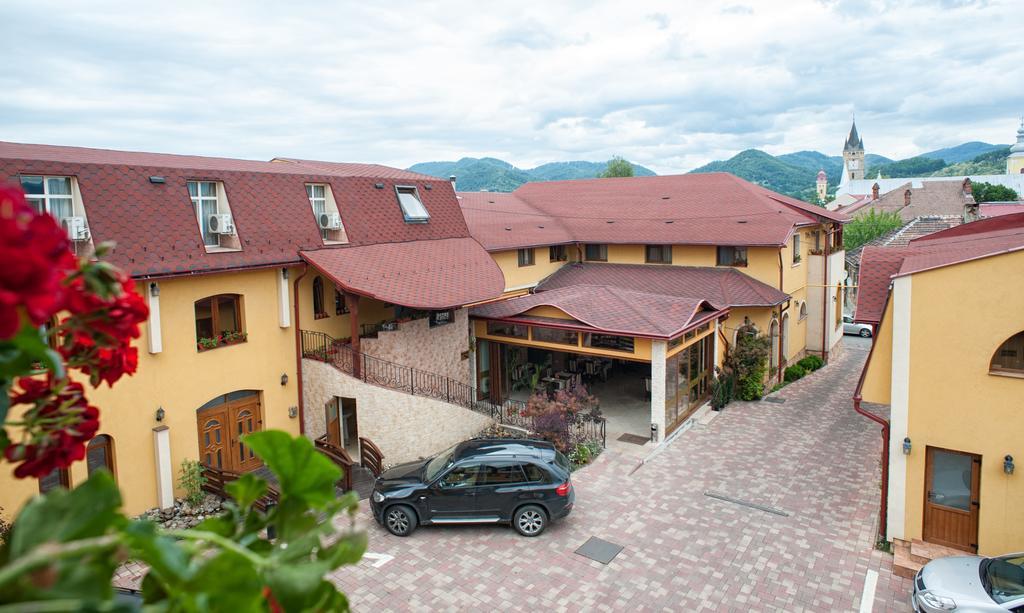 Pension La Fontana Бая-Маре Экстерьер фото