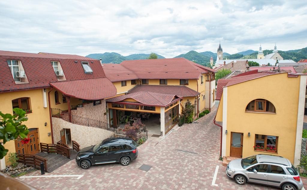 Pension La Fontana Бая-Маре Экстерьер фото