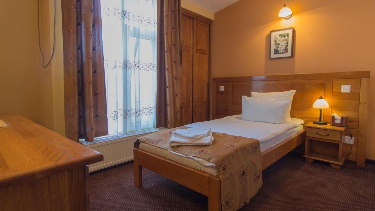 Pension La Fontana Бая-Маре Экстерьер фото