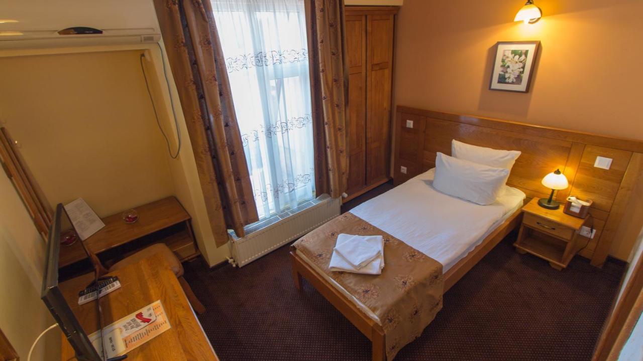 Pension La Fontana Бая-Маре Экстерьер фото