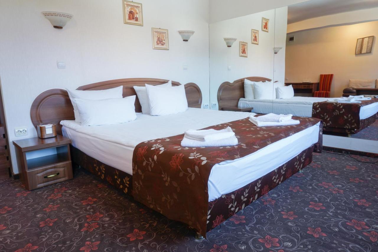 Pension La Fontana Бая-Маре Экстерьер фото