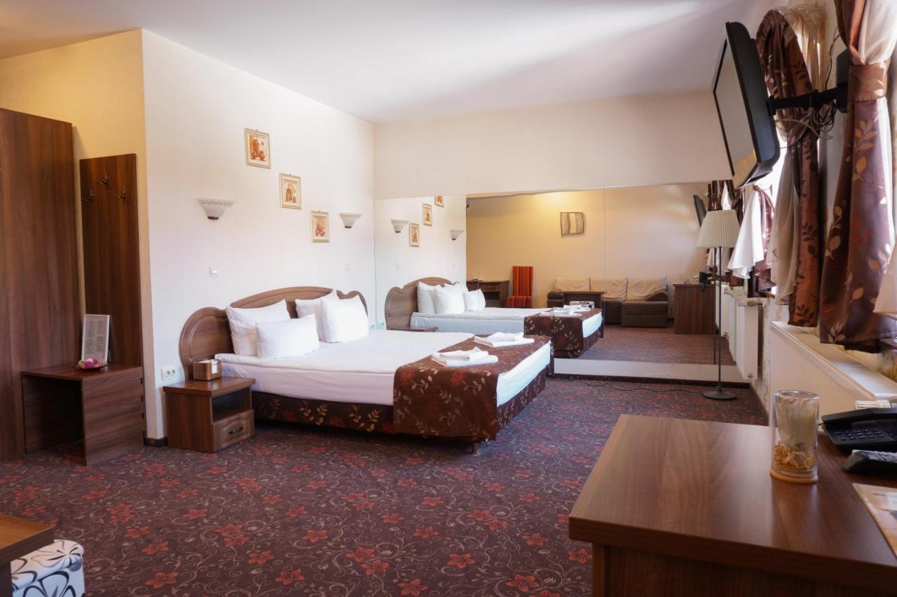 Pension La Fontana Бая-Маре Экстерьер фото