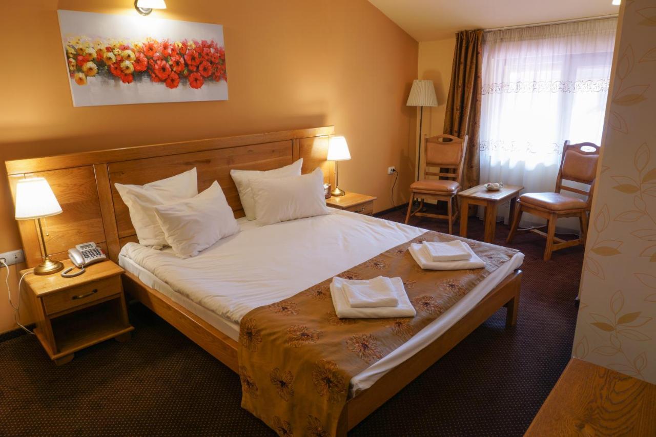 Pension La Fontana Бая-Маре Экстерьер фото