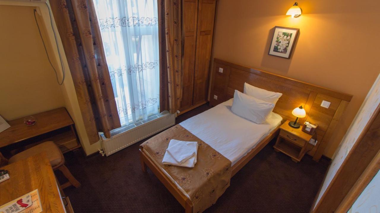 Pension La Fontana Бая-Маре Экстерьер фото